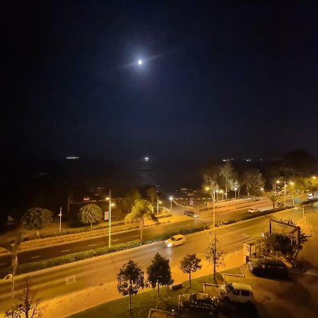 Super Modern Beachfront 1 Bedroom - Sleeps 4 Limassol Bagian luar foto