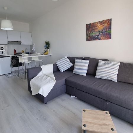 Super Modern Beachfront 1 Bedroom - Sleeps 4 Limassol Bagian luar foto
