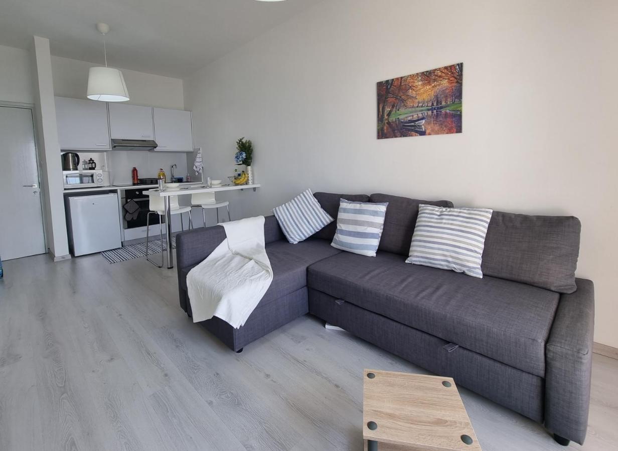 Super Modern Beachfront 1 Bedroom - Sleeps 4 Limassol Bagian luar foto