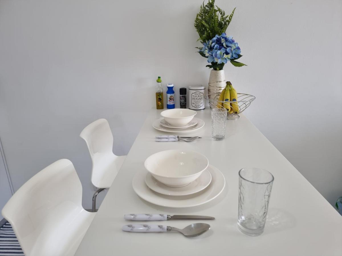 Super Modern Beachfront 1 Bedroom - Sleeps 4 Limassol Bagian luar foto