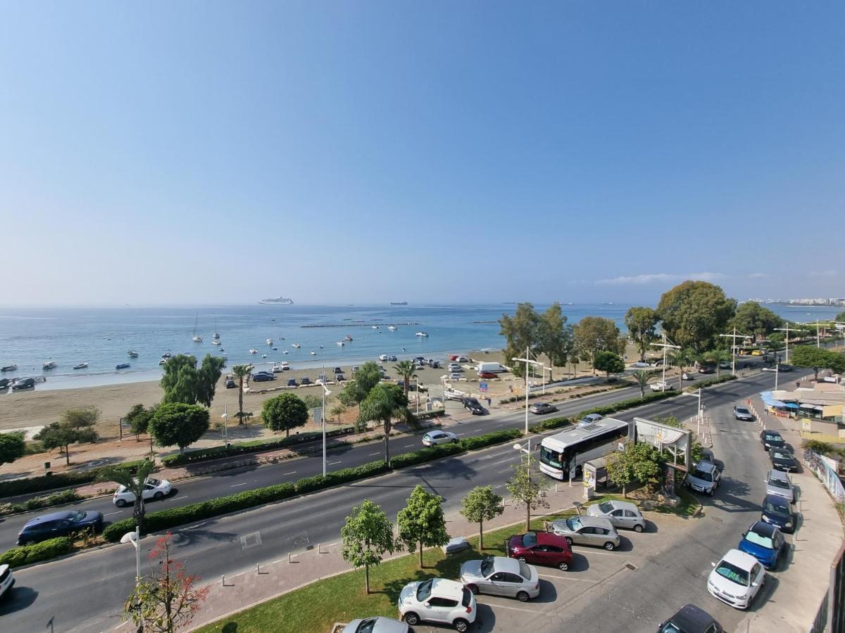 Super Modern Beachfront 1 Bedroom - Sleeps 4 Limassol Bagian luar foto